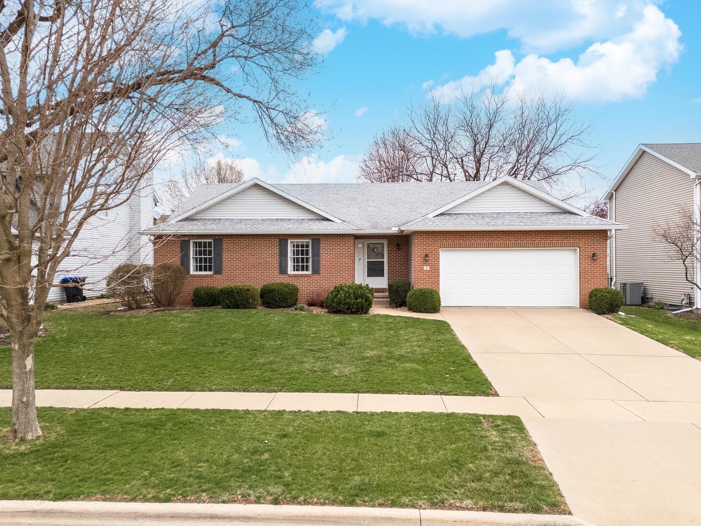 Property Photo: 9 Bandecon Way IL 61704