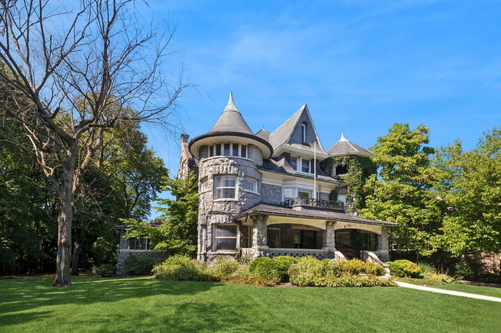 Property Photo:  1232 Ridge Avenue  IL 60202 