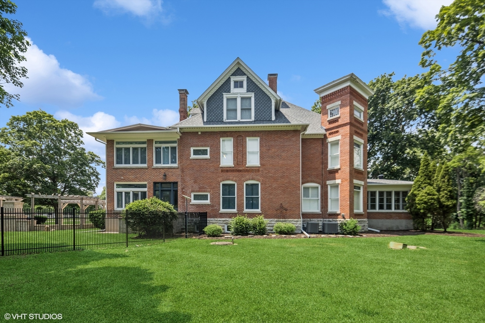 Property Photo: 31W141 Army Trail Road IL 60184