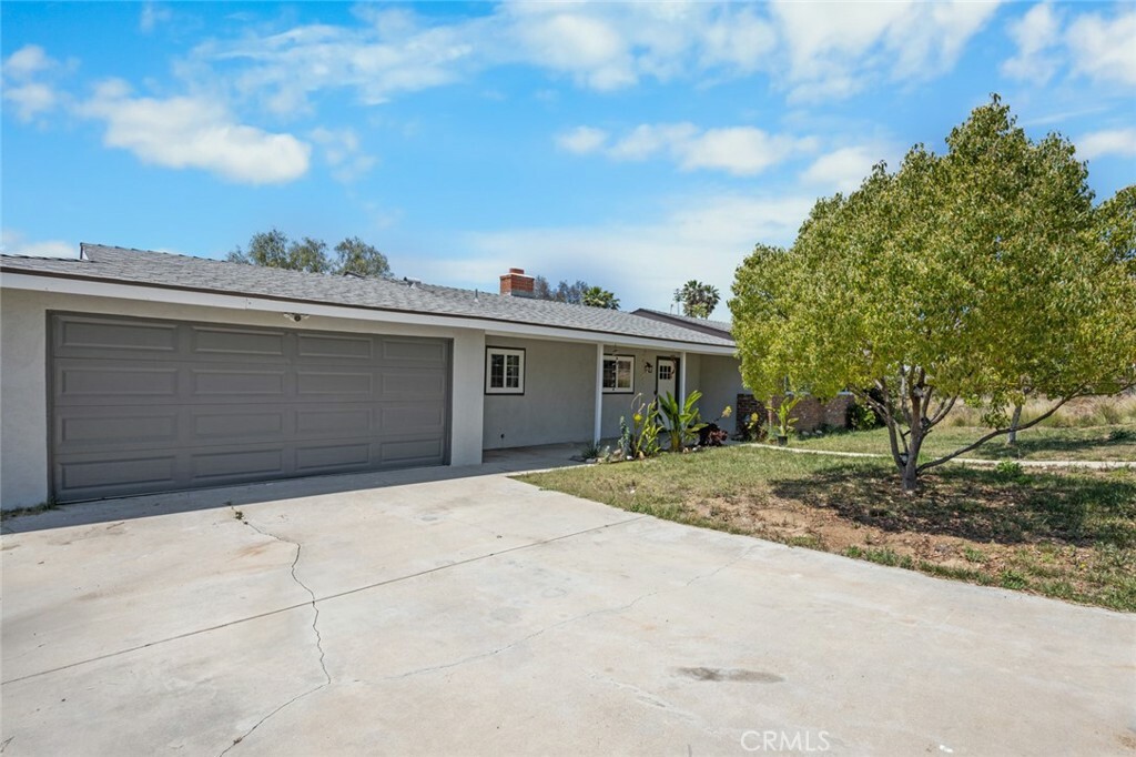 Property Photo: 11911 Ivy Lane CA 92557