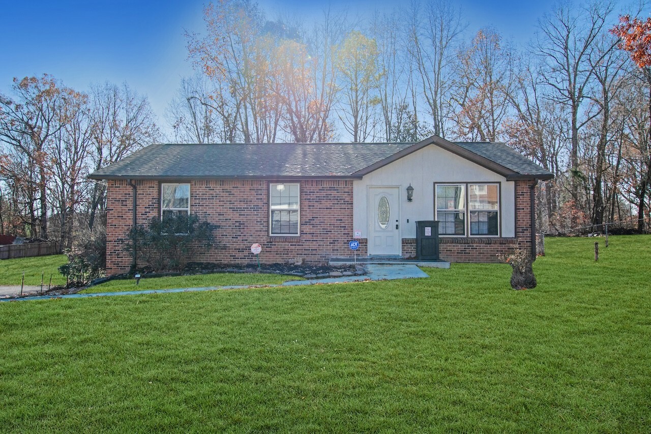 Property Photo:  410 Newman Dr  TN 37042 