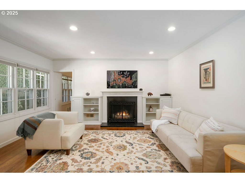 Property Photo: 2695 SW Montgomery Dr OR 97201