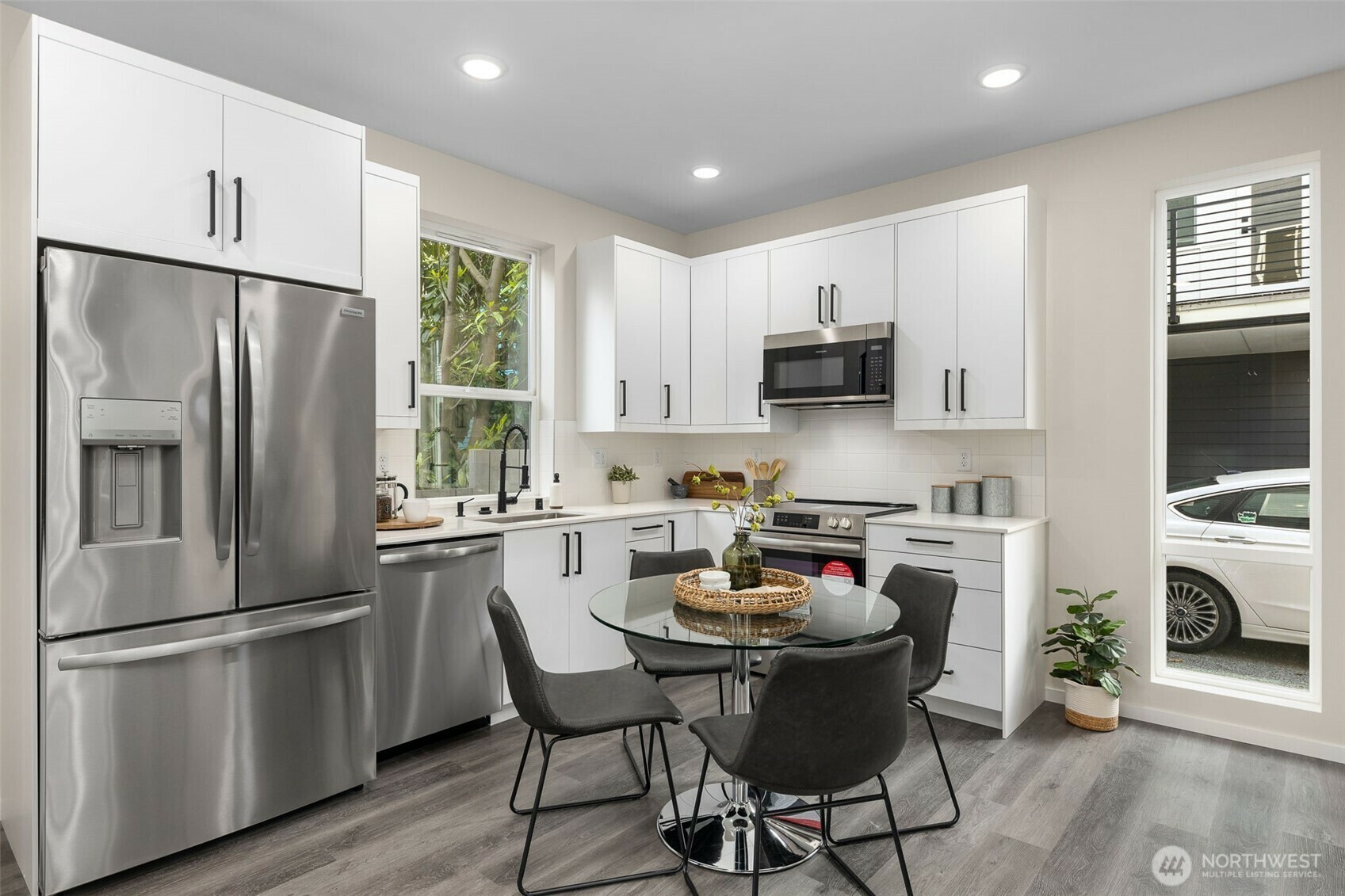 Property Photo: 1466 B 21st Avenue WA 98122