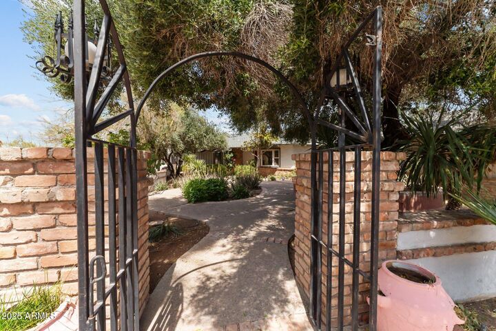 Property Photo:  740 Sunny Cove Heights Road  AZ 85390 
