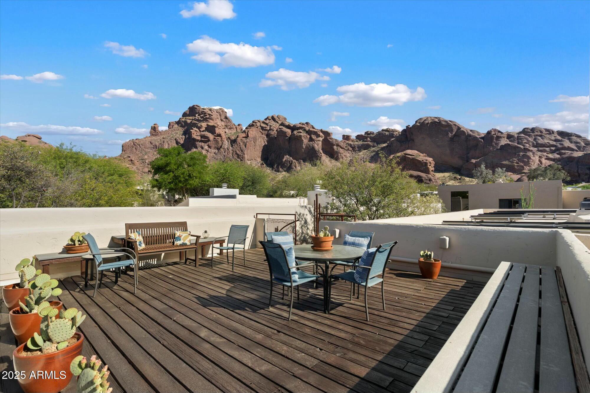 Property Photo: 5804 N Echo Canyon Lane AZ 85018