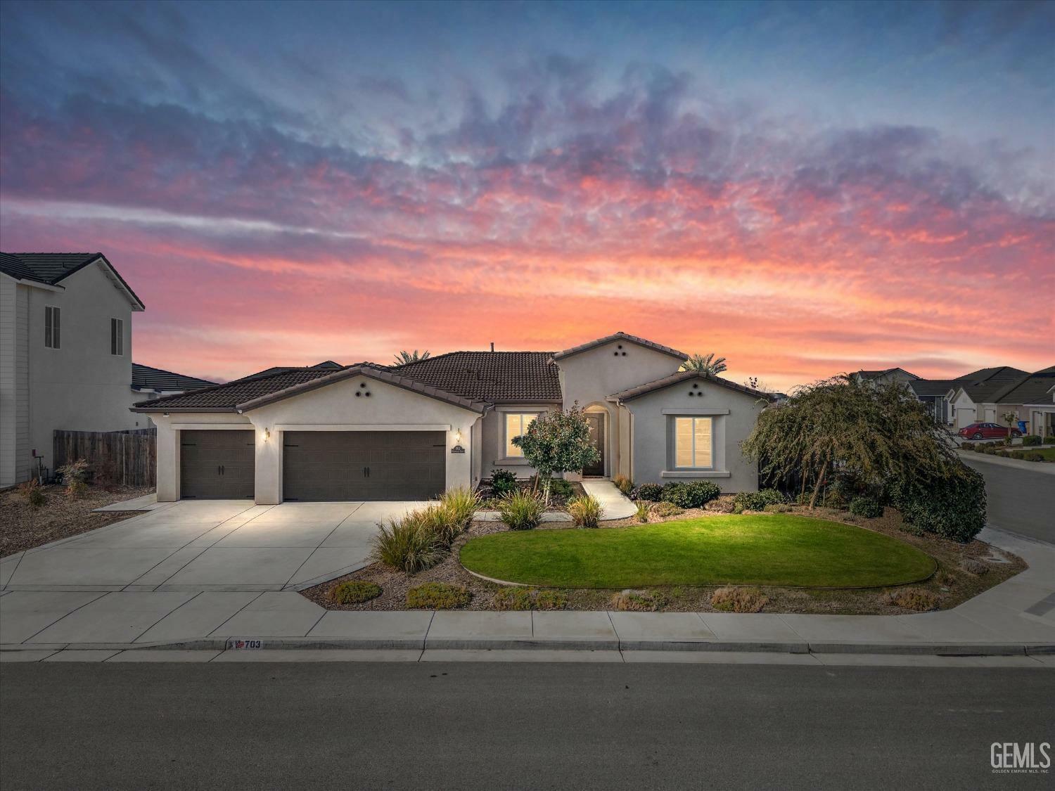 Property Photo: 703 Chichester Court CA 93314