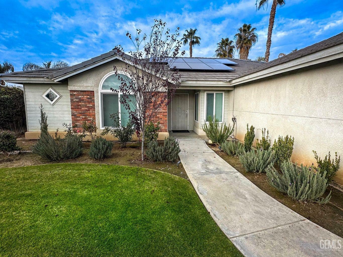 Property Photo: 9914 Blackfoot Drive CA 93312