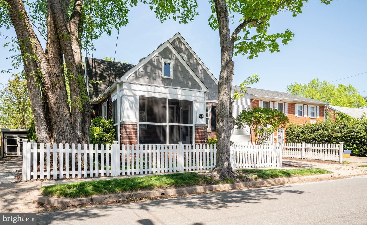 Property Photo: 506 E Windsor Avenue VA 22301