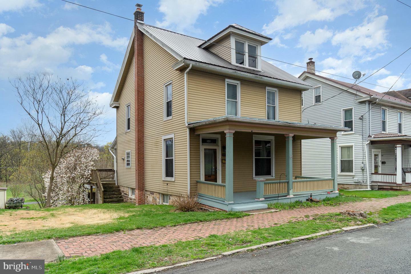 Property Photo: 348 N 4th Street PA 17074