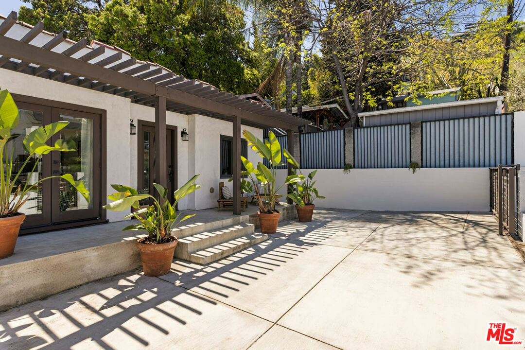 Property Photo: 4876 Eldred St CA 90042