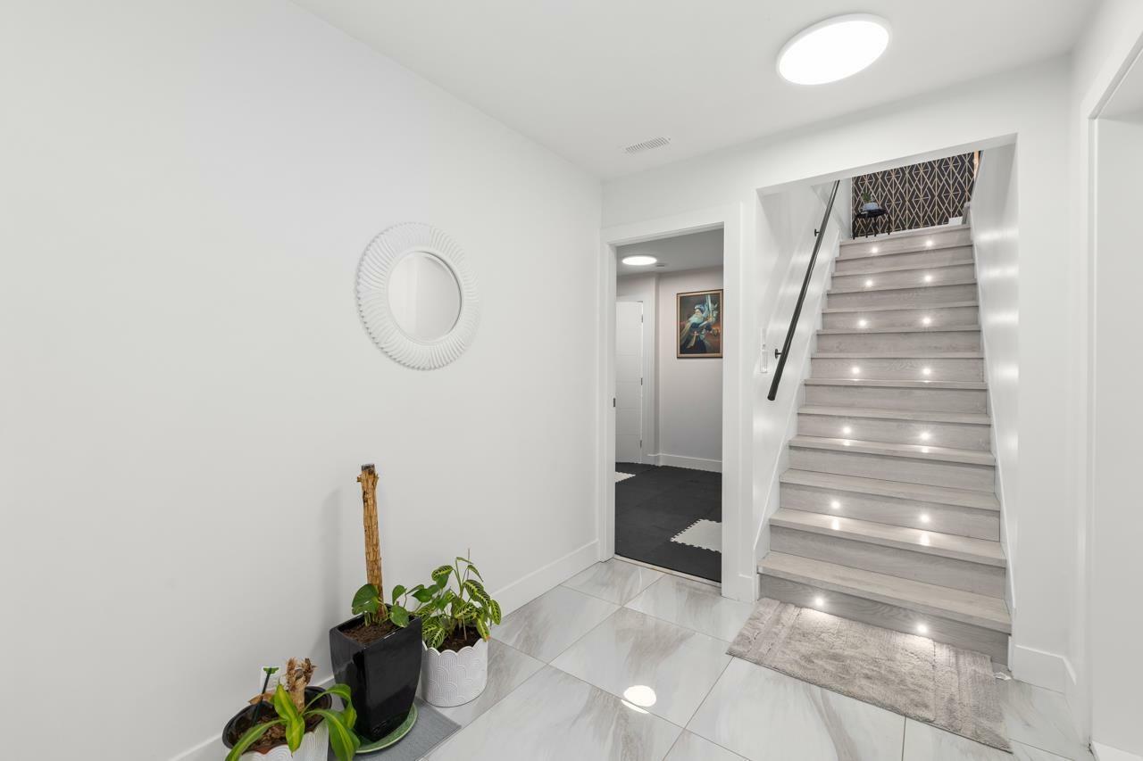 Property Photo: 2862 Glenavon BC V3G 1G7