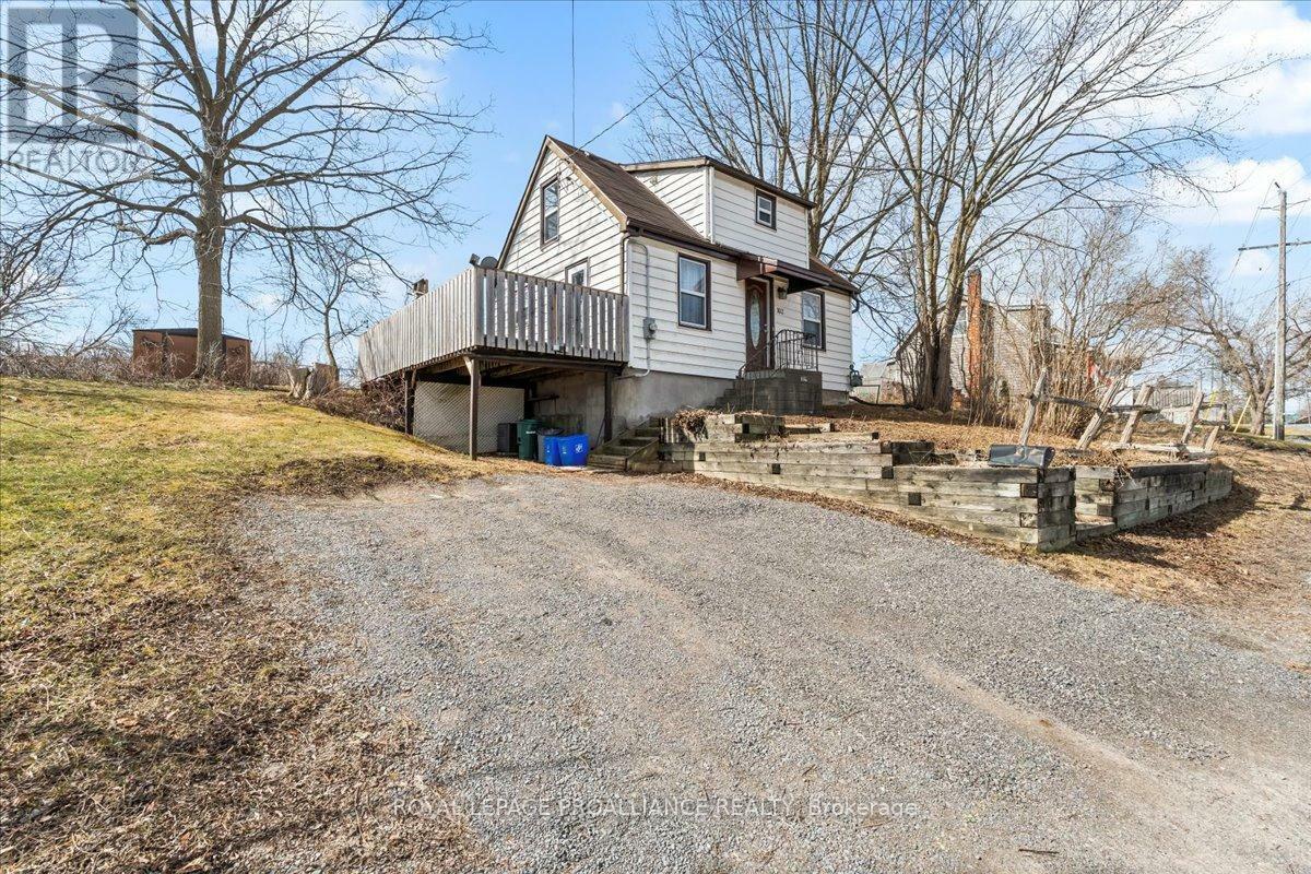 Photo de la propriété: 102 Wallbridge Crescent ON K8P 1Z4