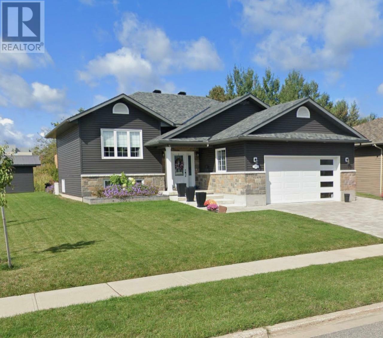 Property Photo: 37 Foxborough Trl ON P6B 0A5