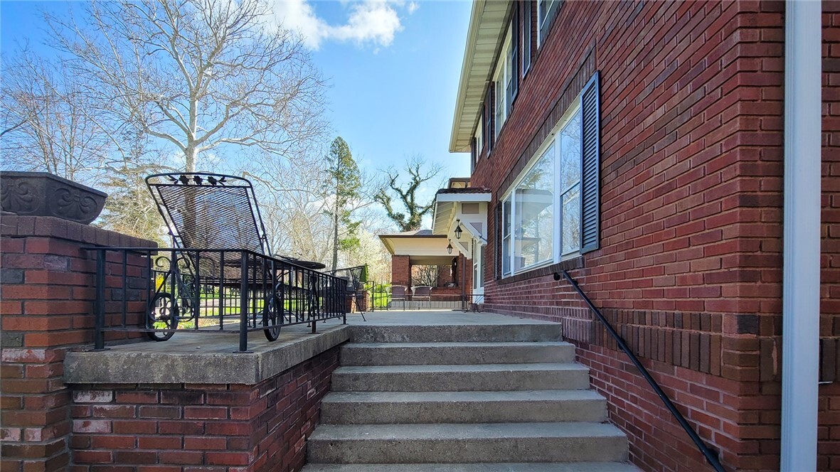 Property Photo:  1527 W Macon Street  IL 62522 