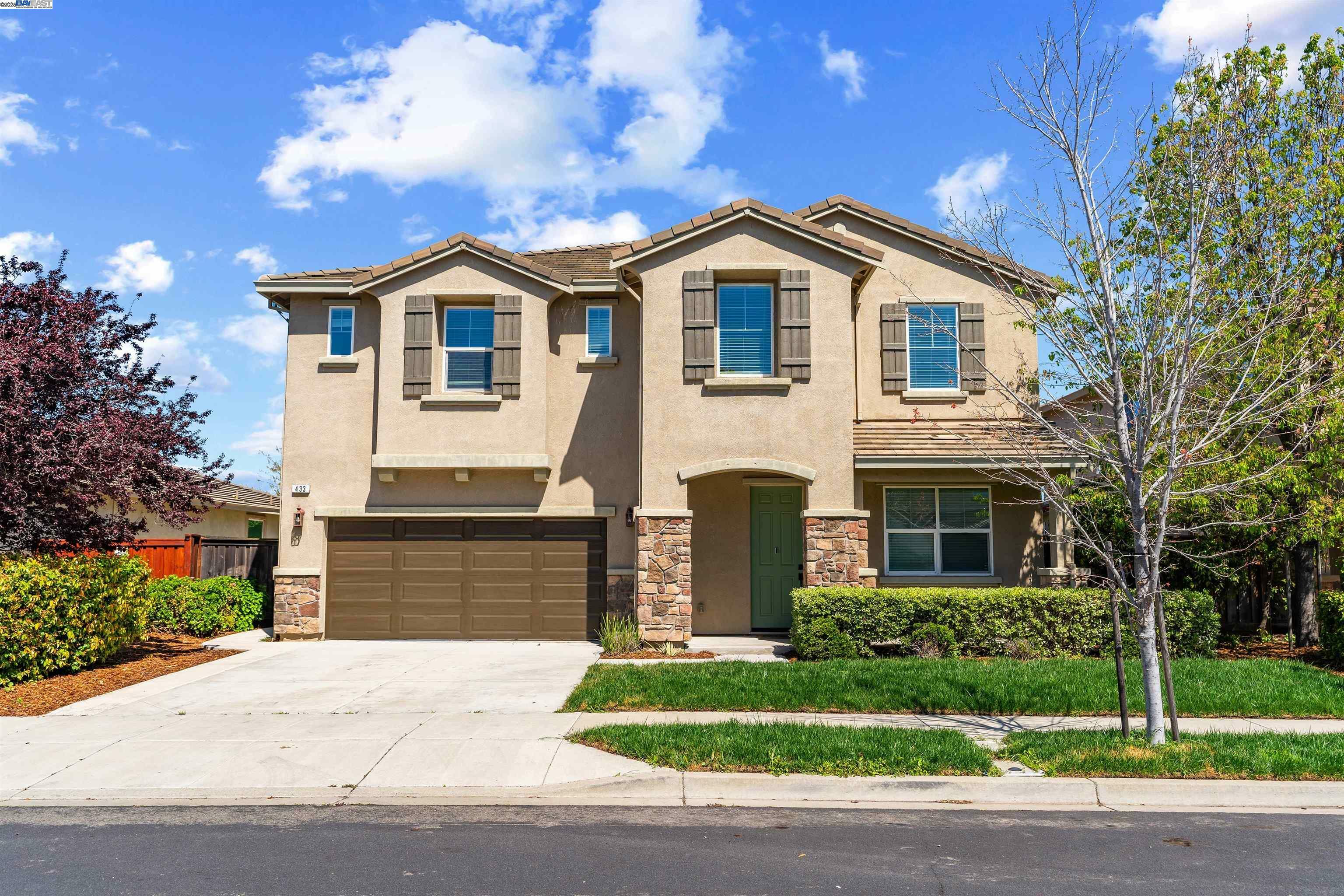Property Photo: 433 Sonnet Ct CA 94561