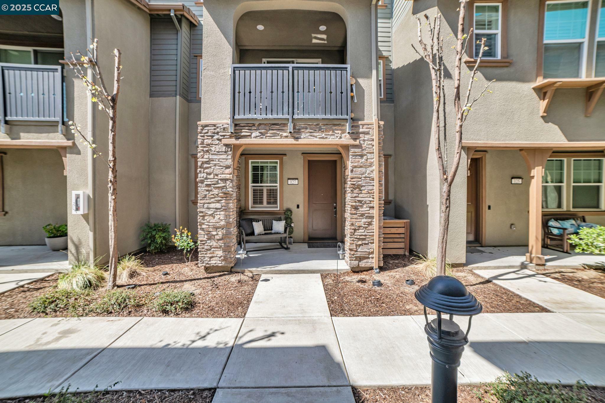 Property Photo: 127 Apricot St CA 94551