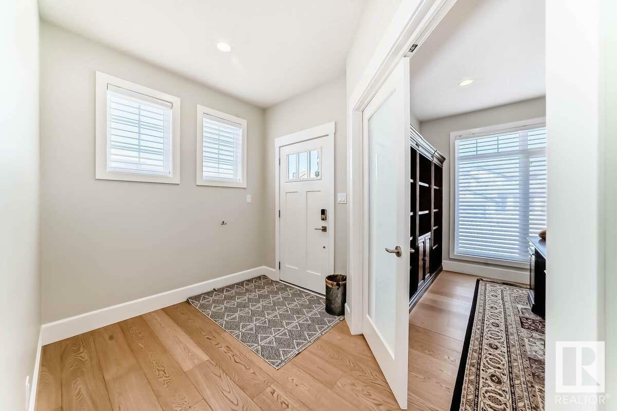 Photo de la propriété: 4323 Whitelaw Way NW AB T6W 0P4