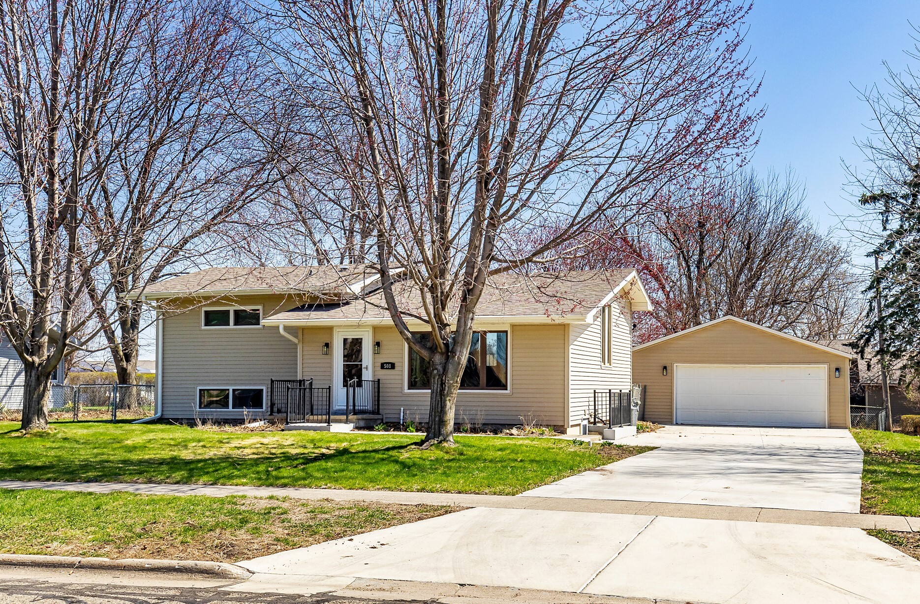 508 Timberlane Drive  Huxley IA 50124 photo