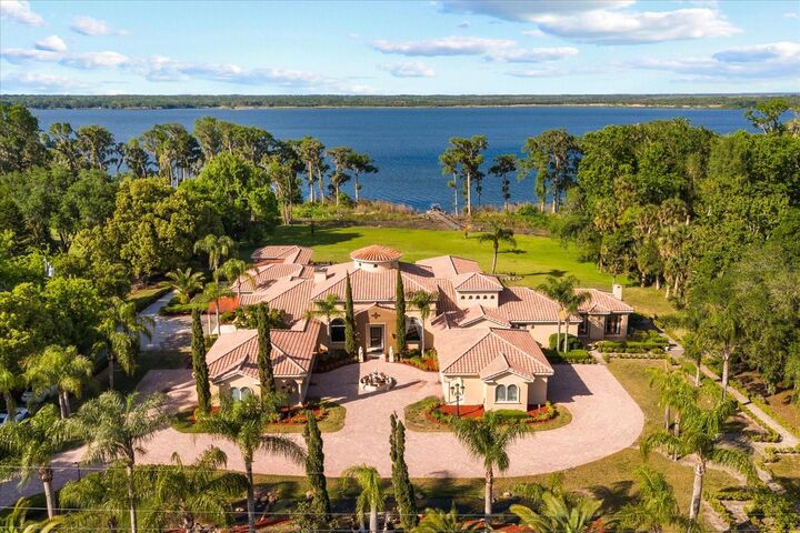 Property Photo: 1112 Orange Avenue FL 32708