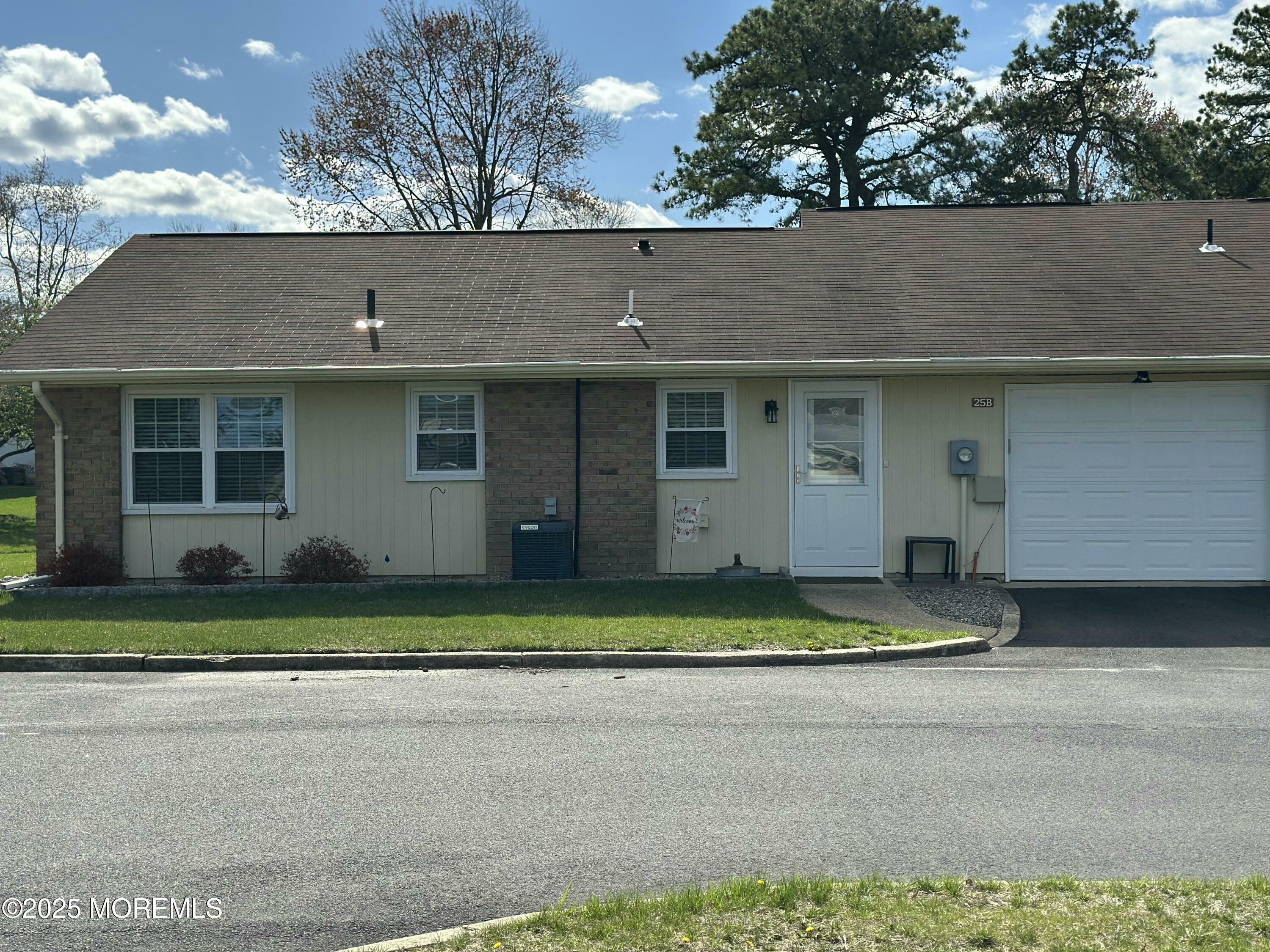 Property Photo:  25B Yorkshire Court  NJ 08759 