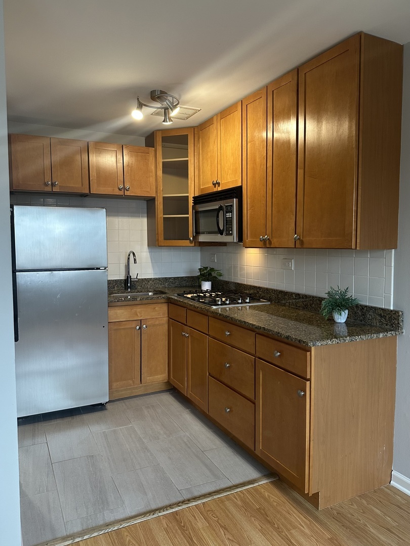 Property Photo: 5310 N Chester Avenue 306 IL 60656