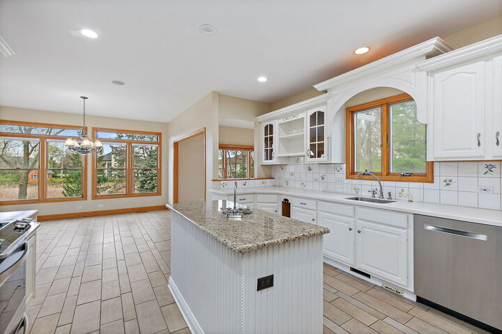 Property Photo: 1251 Old Oak Court IL 60140