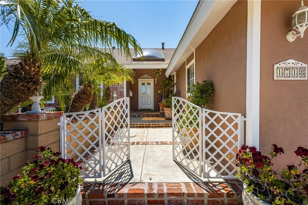 Property Photo: 1718 Albion Ave CA 92705