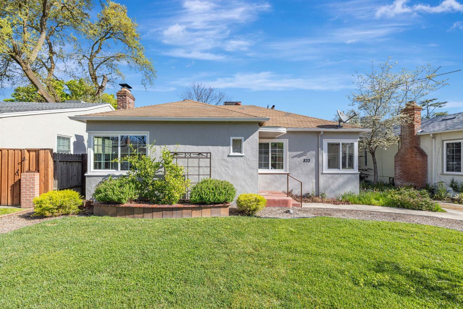 Property Photo: 833 3rd Avenue CA 95818