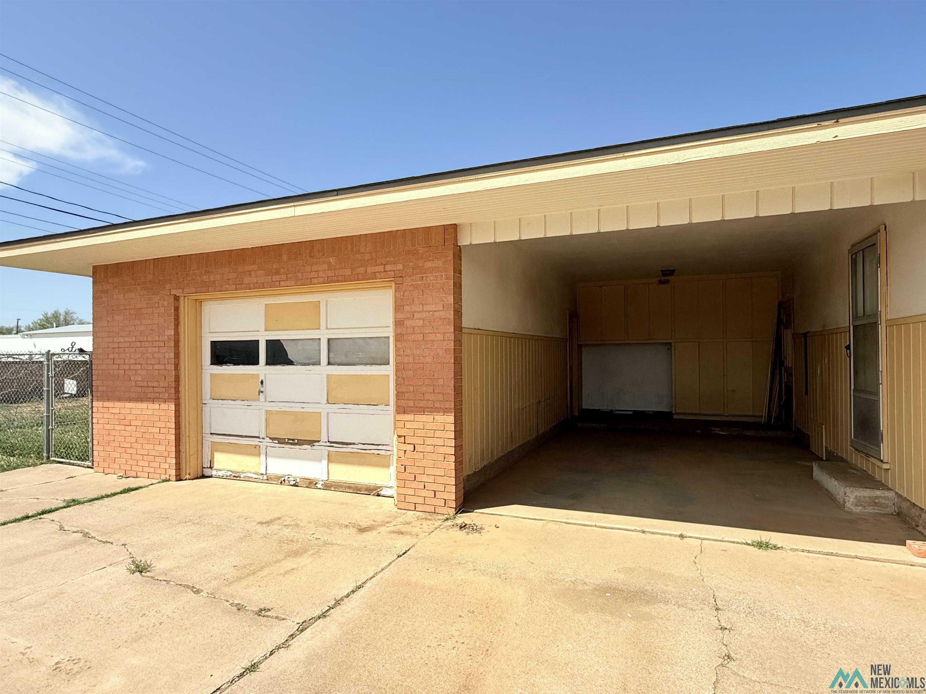 Property Photo: 724 Seaton Drive NM 88101