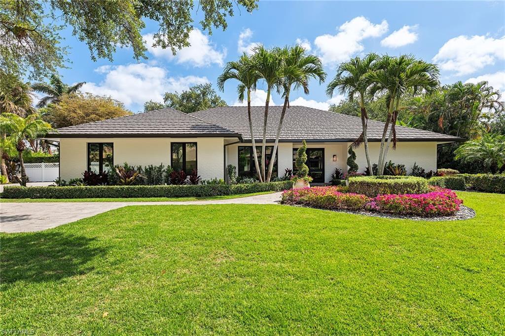Property Photo: 6608 Ridgewood Dr FL 34108