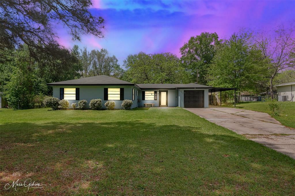 Property Photo: 8912 Ferndale Lane LA 71118