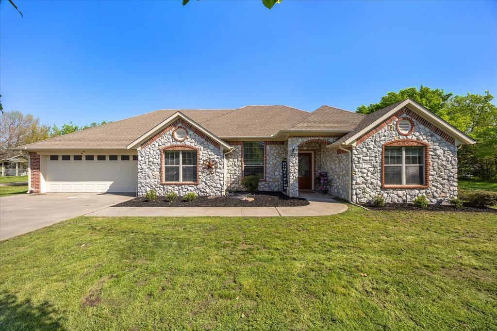 Property Photo: 2186 County Road 3305 TX 75402