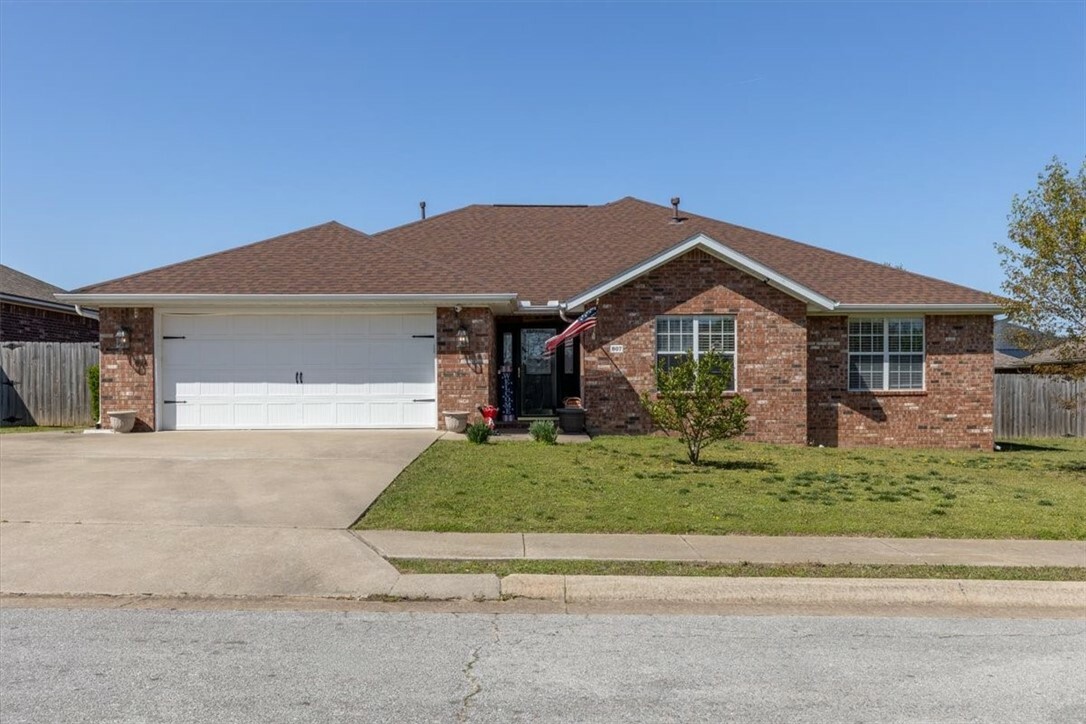 Property Photo: 807 E Sandlewood Drive AR 72758