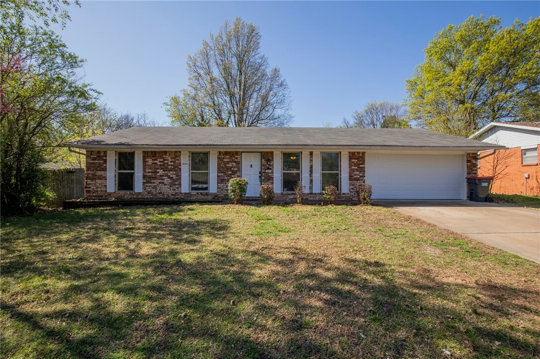 Property Photo:  2407 Mida Avenue  AR 72762 