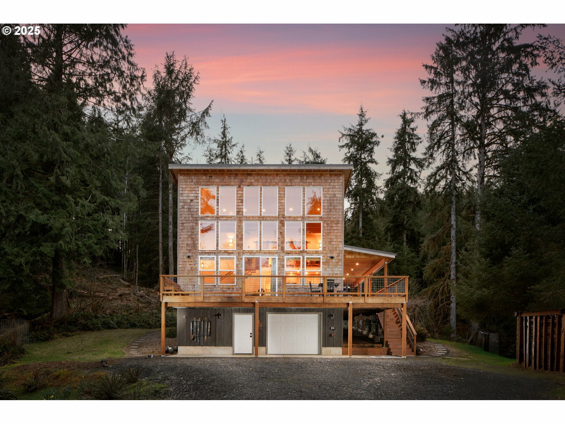 Property Photo: 44450 Katherine Ln OR 97131