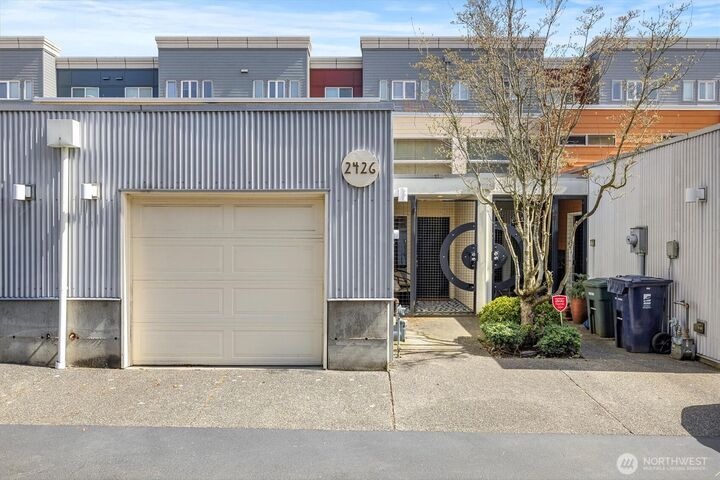 Property Photo:  2426  Yakima Court  WA 98405 