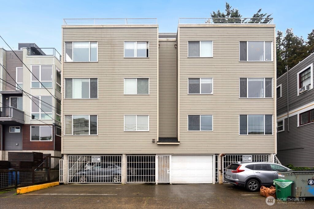 Property Photo: 2213 Boylston Avenue E 201 WA 98102