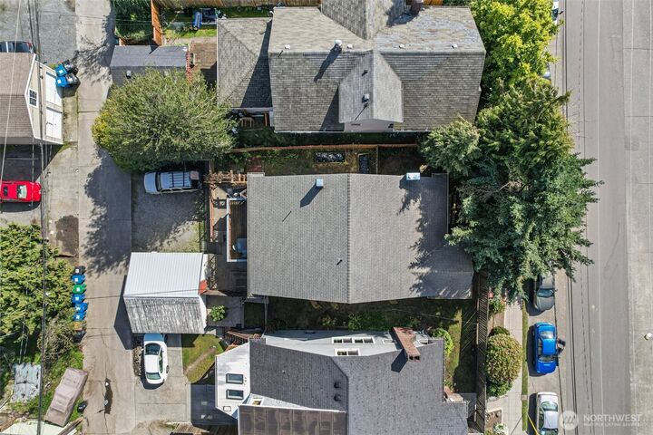 Property Photo: 5016 7th Ave NE WA 98105