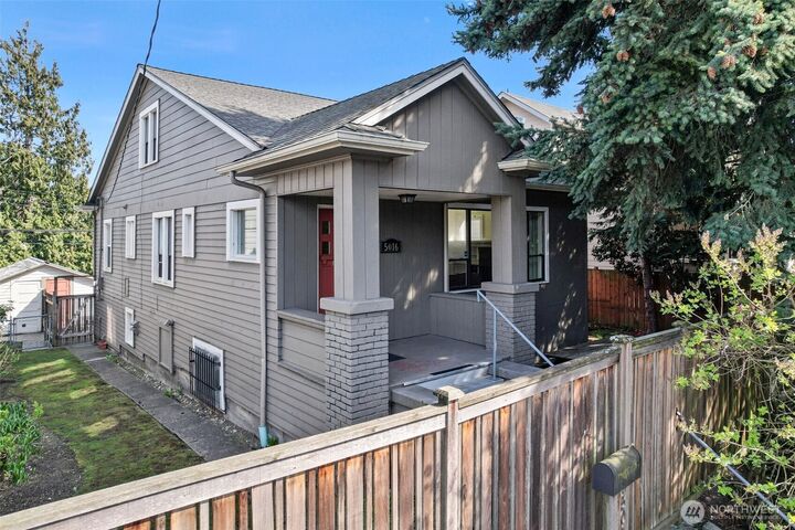 Property Photo:  5016  7th Ave NE  WA 98105 