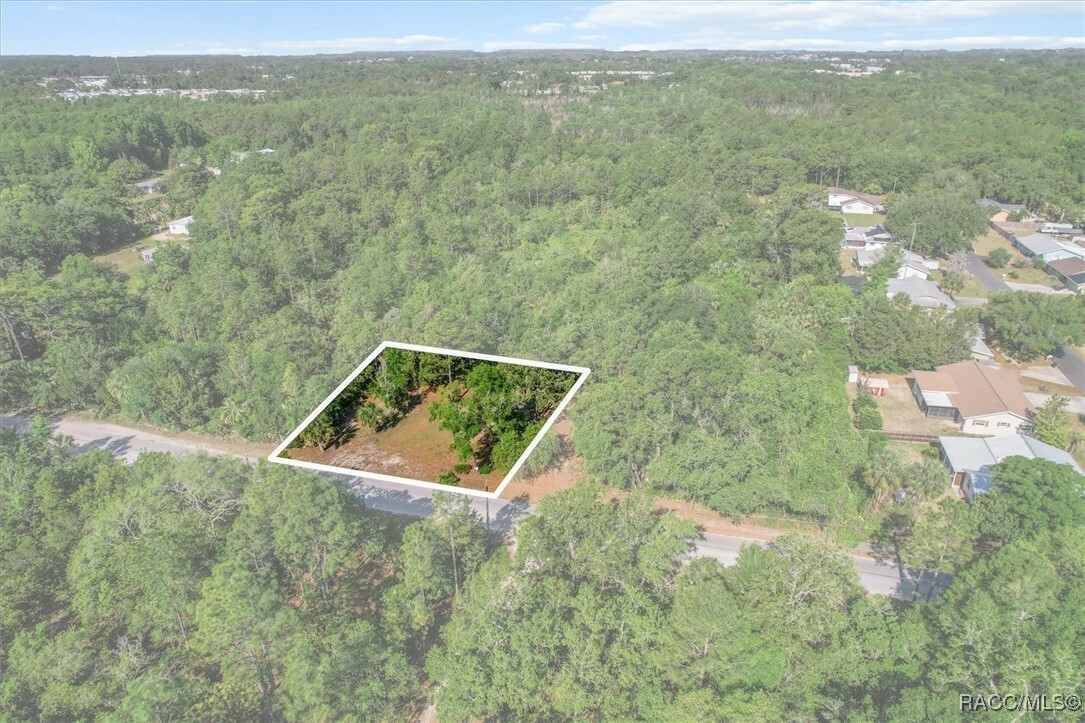 Property Photo: 410 SE 12th Avenue FL 34429