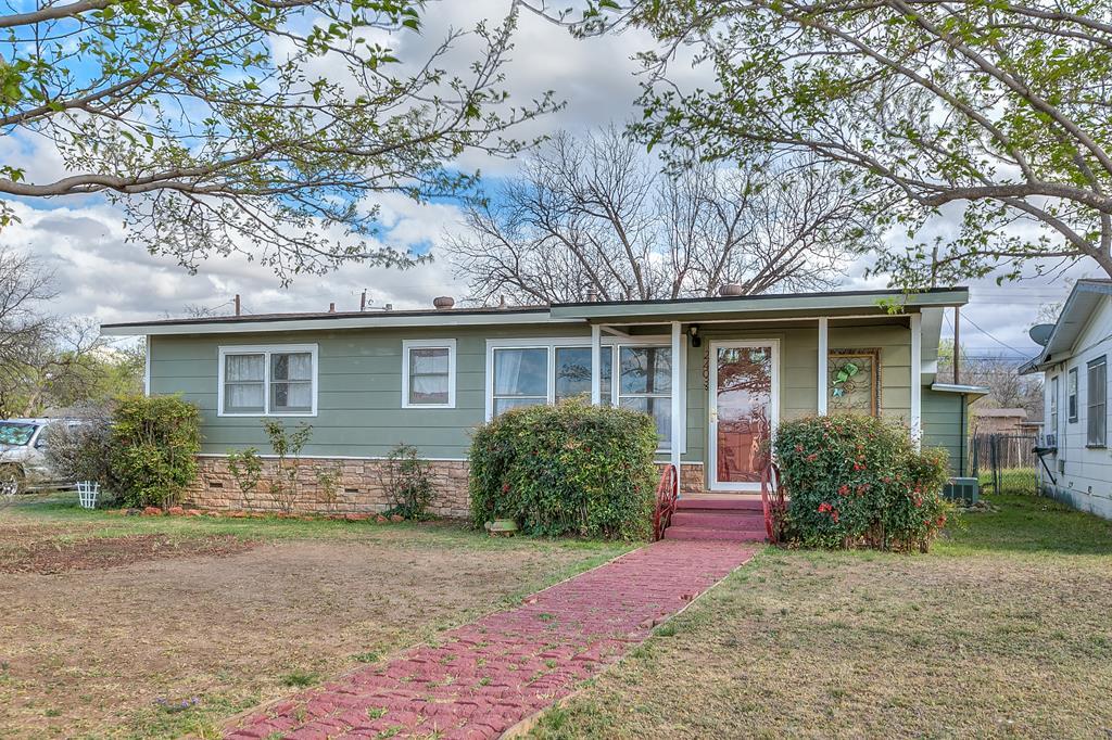 Property Photo:  2403 Freeland Ave  TX 76901 