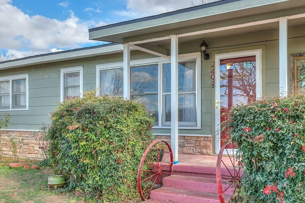 Property Photo: 2403 Freeland Ave TX 76901