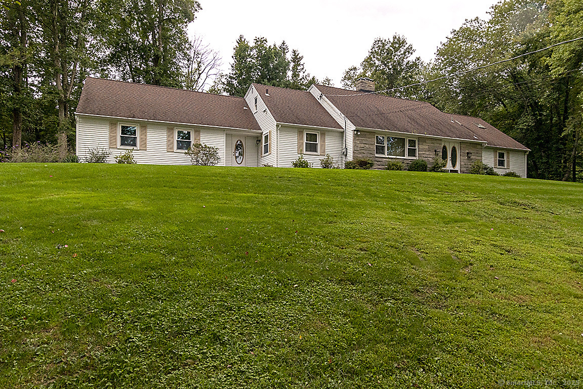 10 Edgehill Drive  Woodbridge CT 06525 photo