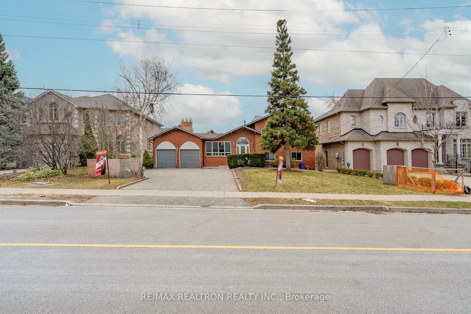 Property Photo: 209 Crestwood Road ON L4J 1A8