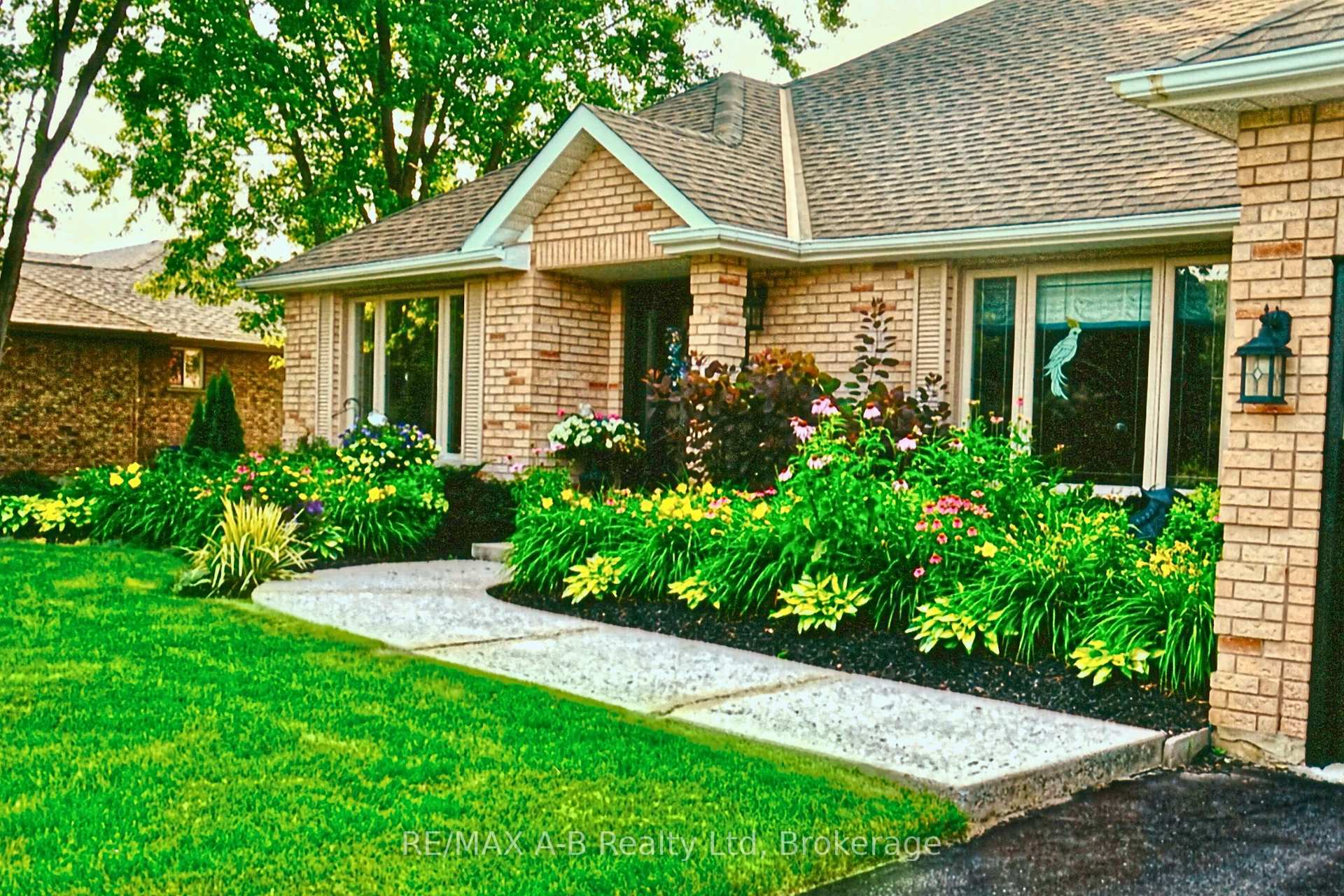 Property Photo: 30 Nicholson Crescent ON L9X 0G9