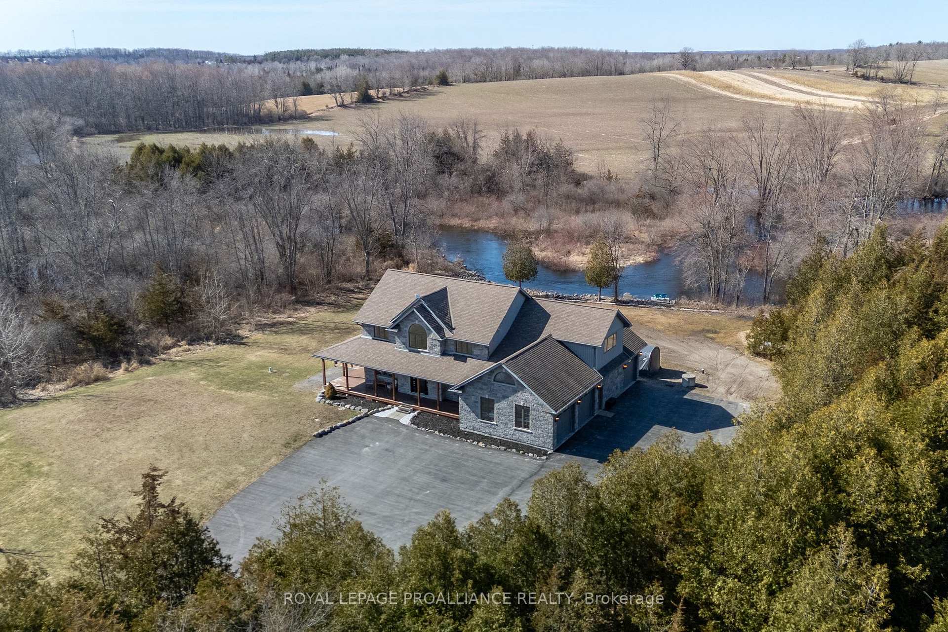 Property Photo: 1017 Thrasher Road ON K0K 2V0