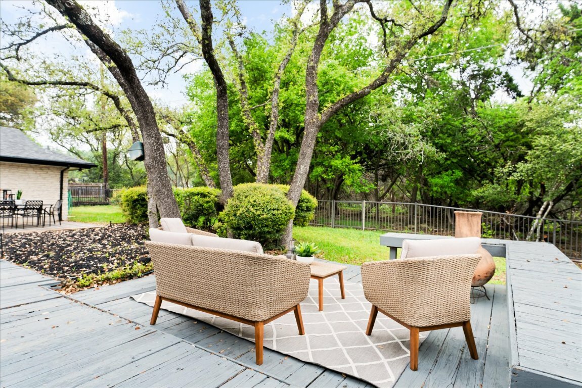 10616 Spicewood Parkway  Austin TX 78750 photo