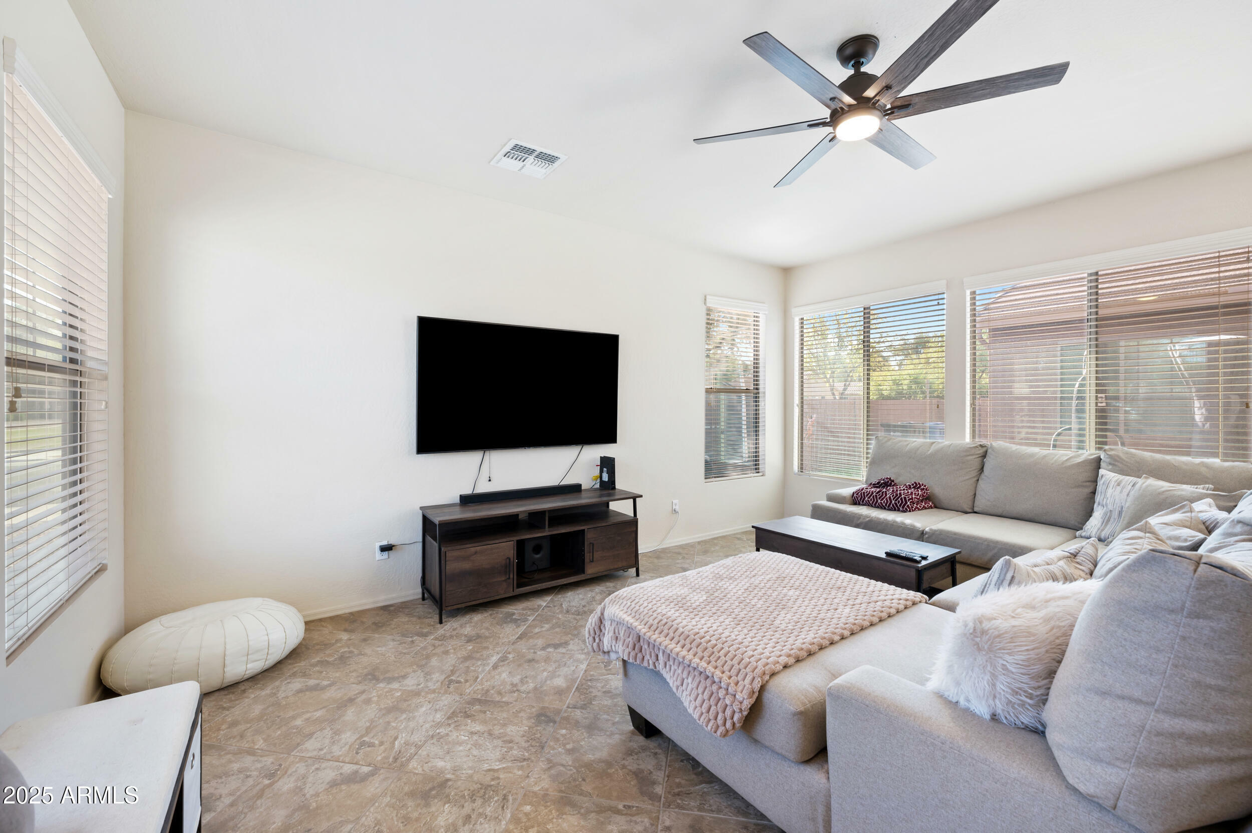 Property Photo: 4646 E Maplewood Street AZ 85297