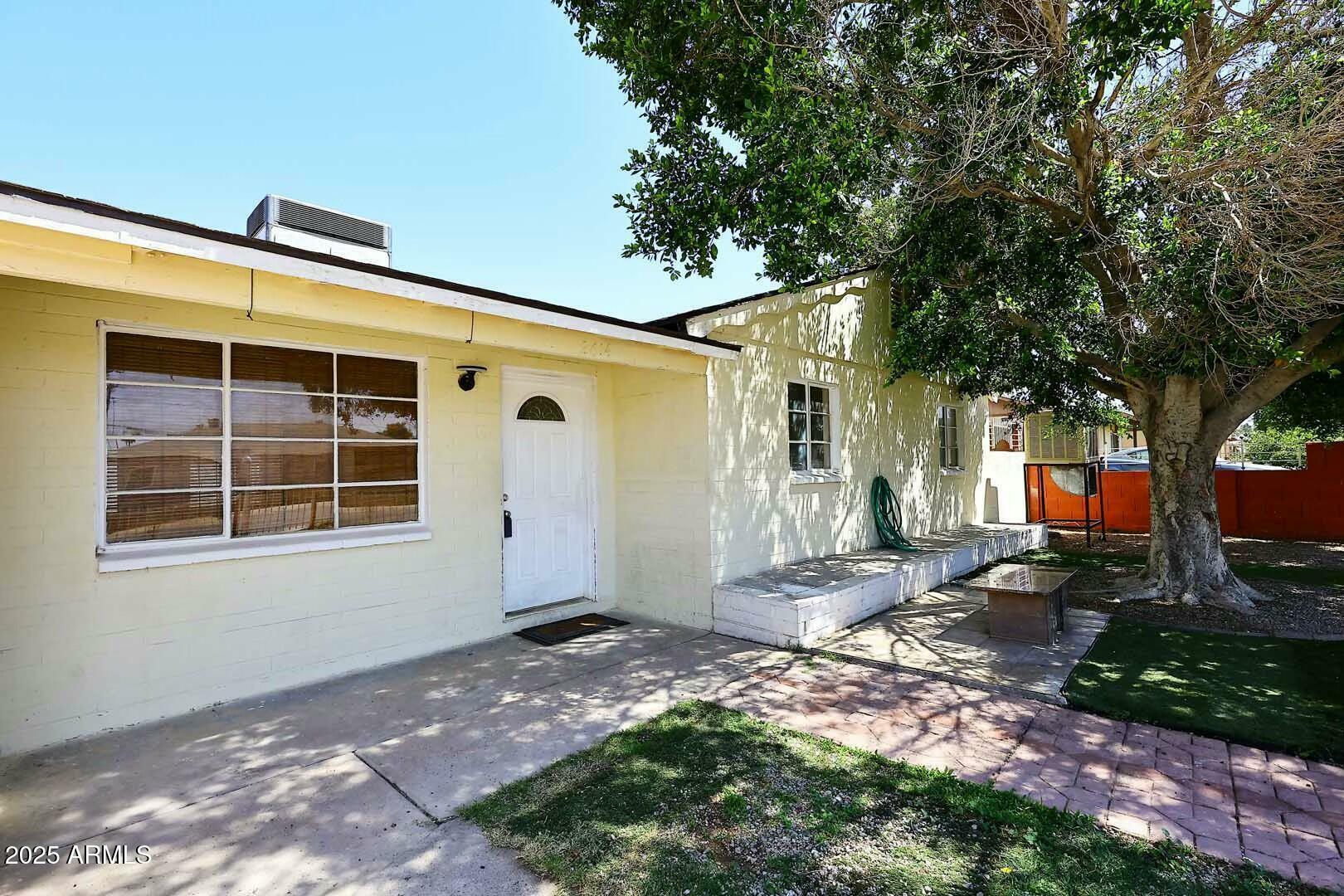 Property Photo:  2614 W Greenway Road  AZ 85282 