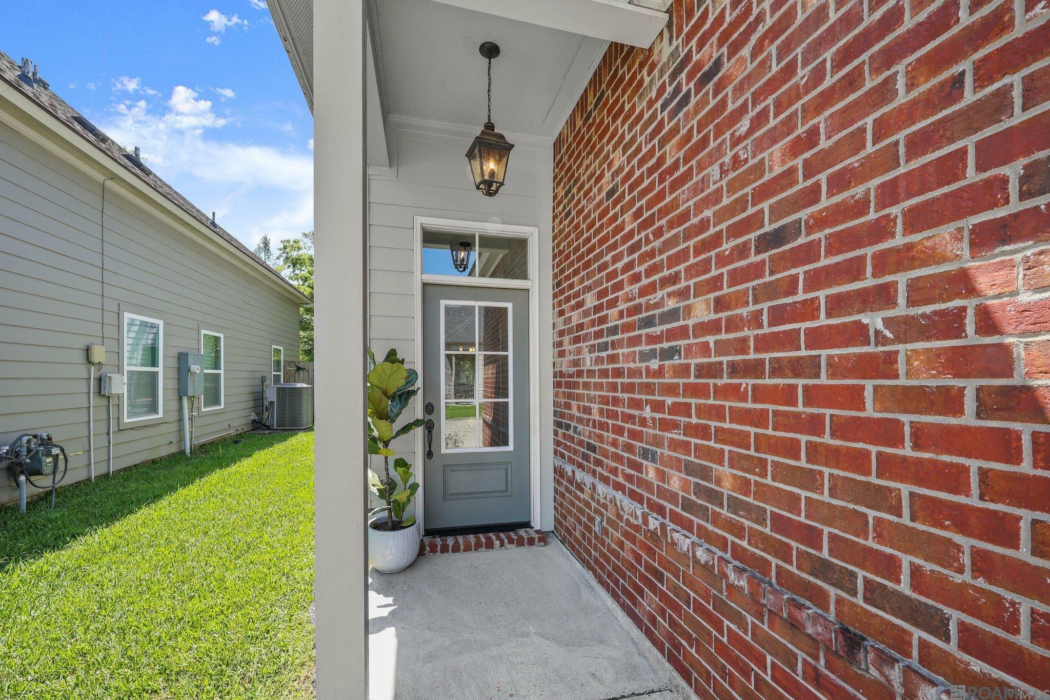 Property Photo: 15322 Jack Henry Dr LA 70816